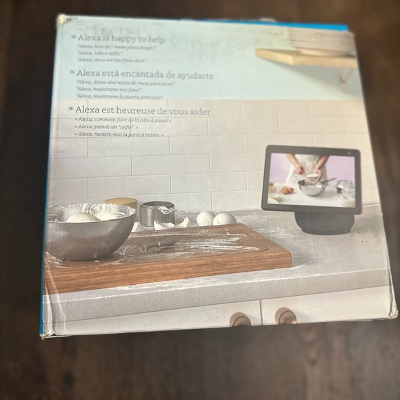 Echo show 10 - open box. Original charger included, but original packing is not - Picture 5 of 5